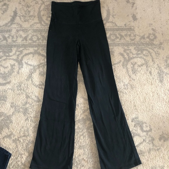 Red athletic Capri leggings and black yoga pants - Picture 2 of 2